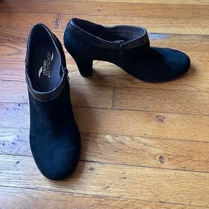 Aerosoles black suede heeled bootie